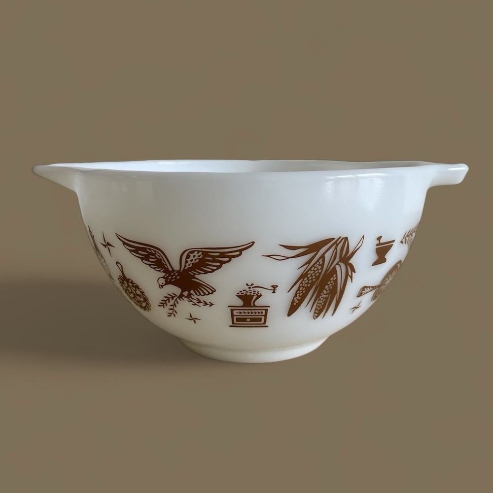 Vintage Pyrex Early American Mix Bowl 441 Cinderella 1.5 Pint Brown Americana
